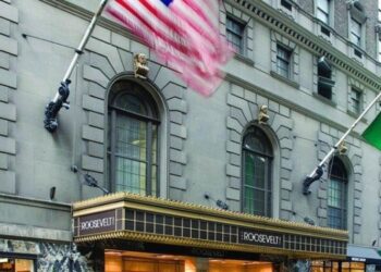 Hoteles de Nueva York usados como refugos de inmigrantes despedirán a casi todos sus empleados