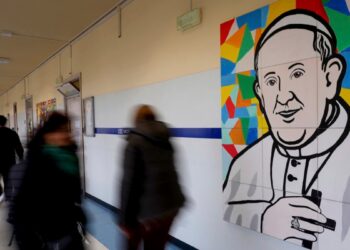 Vaticano: Papa Francisco sufre nuevas crisis respiratorias