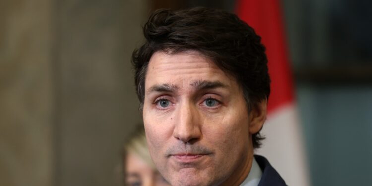 Canadá impone aranceles del 25% a importaciones EEUU