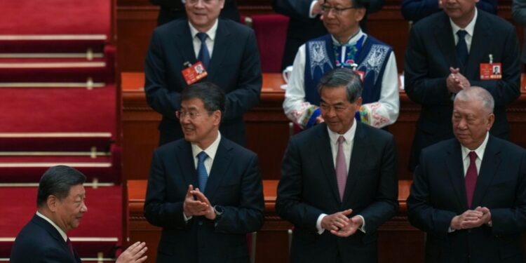 China mantiene objetivo de crecimiento económico «en un 5 %» en medio de aumento de aranceles por EEUU