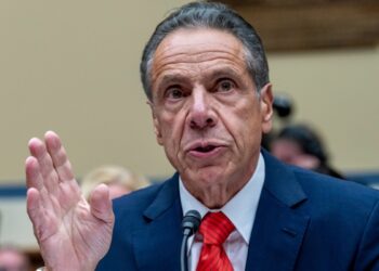 Exgobernador Andrew Cuomo aspirará a alcaldía de Nueva York