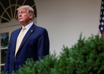 El presidente Trump emite un decreto declarando el inglés como idioma oficial de EEUU