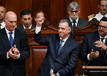 Yamandú Orsi es investido presidente y devuelve el poder a la izquierda en Uruguay