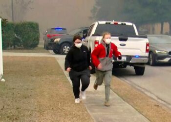 Las Carolinas afectadas por incendios forestales producto de fuertes vientos y la sequía