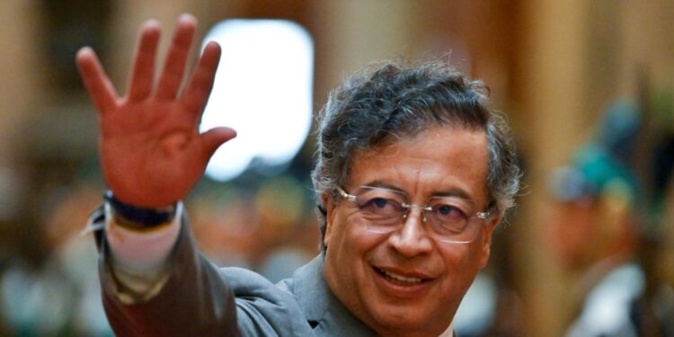 «Que cese el ego», dice Petro en reunión televisada con ministros luego de crisis