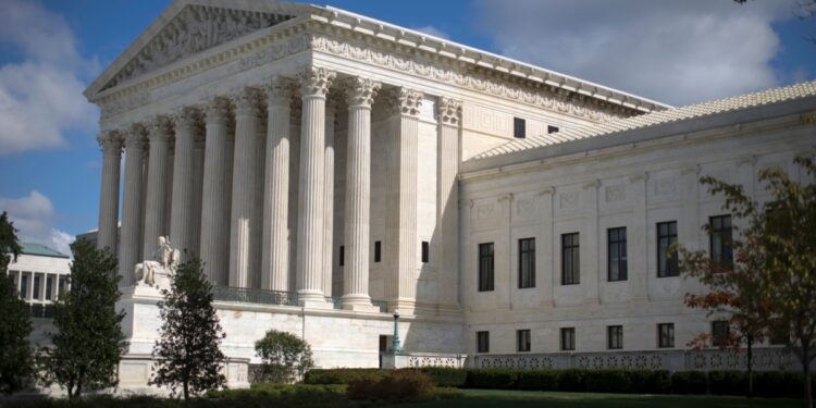 EE.UU: Corte Suprema podría bloquear demanda de México contra fabricantes de armas