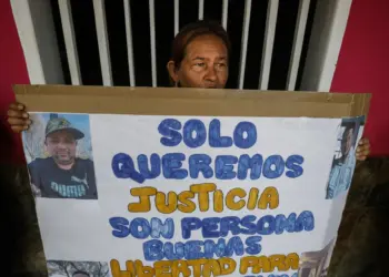 «La pesadilla americana»: la angustia de los familiares de los venezolanos deportados por Trump a El Salvador