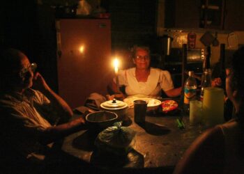 La mayor parte de Cuba sigue sin electricidad 12 horas después de nuevo apagón nacional