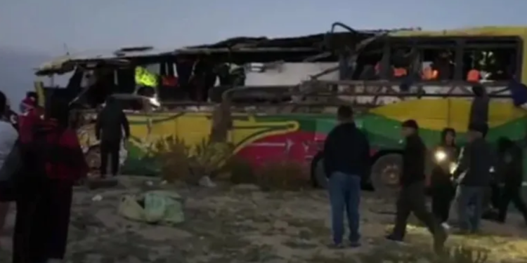 Brutal choque entre autobuses dejó al menos 37 muertos en Bolivia