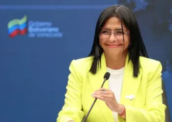 Delcy Rodríguez a MCM y María Elvira Salazar: «El país entero juzgará cada palabra»