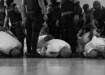 Periodista de Time narra la violencia y sometimiento de los venezolanos al llegar a El Salvador