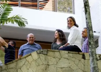 Dirigentes opositores cumplen un año refugiados en la Embajada de Argentina