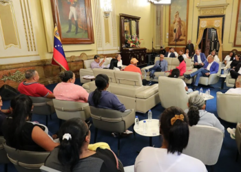 Maduro se reunión con familiares de venezolanos encarcelados en El Salvador