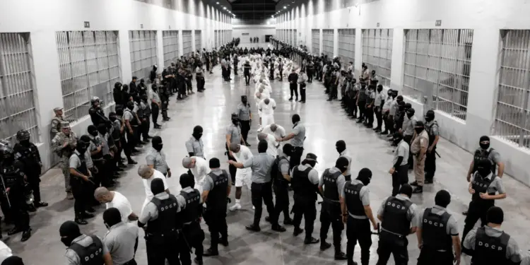 Corte de Apelaciones de EEUU mantiene el bloqueo temporal a las deportaciones de venezolanos en virtud de la Ley de Enemigos Extranjeros