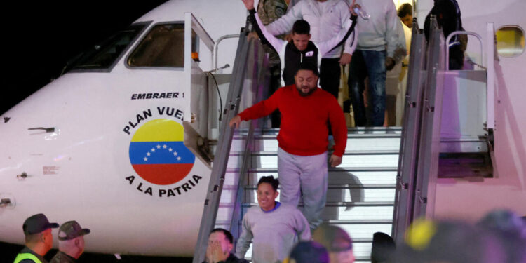 229 venezolanos retornarán al país este domingo desde EEUU