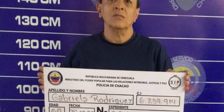 Mujer con amplio prontuario delictivo detenida por robo de vehículo en Chacao