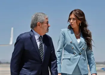 La secretaria de Seguridad de EE.UU. llega a México para su reunión con Sheinbaum