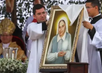 Las dos curaciones inexplicables que convirtieron en santa a la Madre Carmen