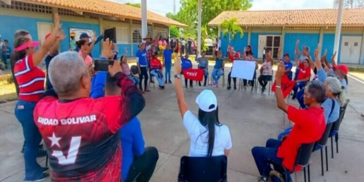 El chavismo propone a sus candidatos a las elecciones regionales y parlamentarias de mayo