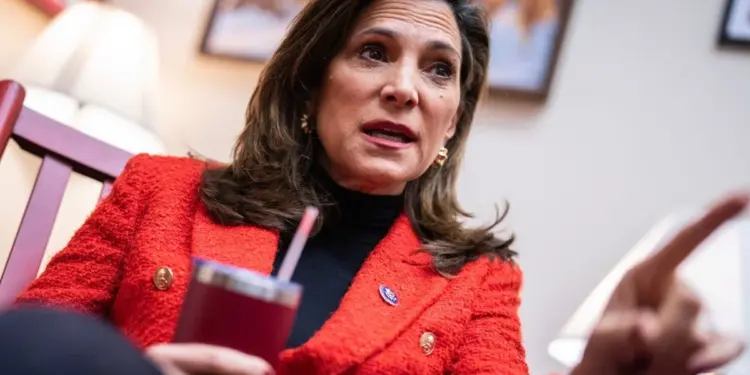 María Elvira Salazar: María Corina Machado impulsó aranceles del 25% al petróleo venezolano