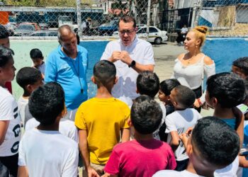 Negal Morales exige un programa de reinserción integral para migrantes que están retornando al país