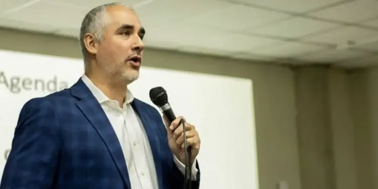 Luis Oliveros: «Pedir sanciones no te hace más opositor, sino más indiferente con Venezuela»