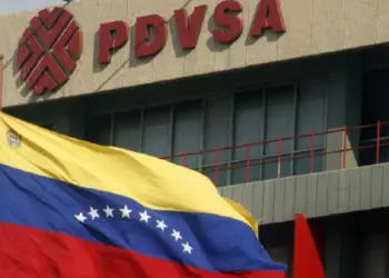 Pdvsa confirma un muerto y dos desaparecidos por hundimiento de barcaza en el Lago de Maracaibo