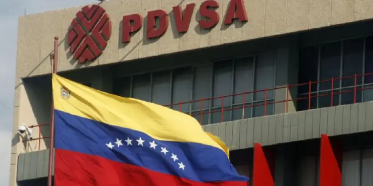 Pdvsa confirma un muerto y dos desaparecidos por hundimiento de barcaza en el Lago de Maracaibo