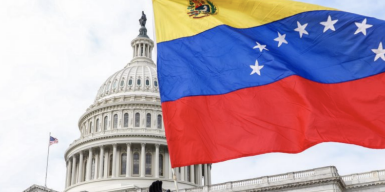 Venezolanos y haitianos piden a juez de EEUU suspender la orden de Trump de acabar el TPS