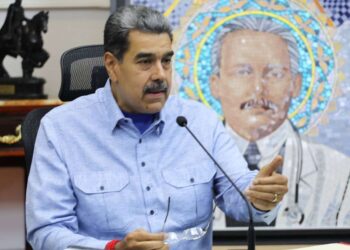 Maduro al sector farmacéutico: tenemos que producir todo