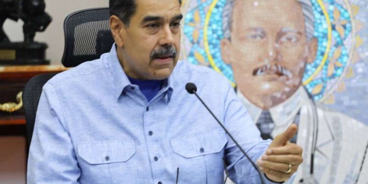 Maduro al sector farmacéutico: tenemos que producir todo