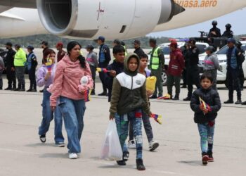 Una veintena de niños volvieron solos a Venezuela en un vuelo de repatriación desde México