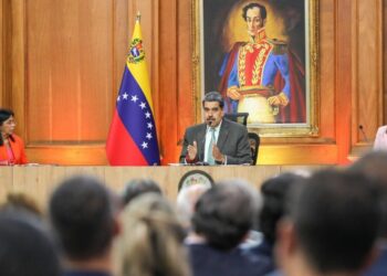 Nicolás Maduro: Solicitar sanciones para la economía venezolana es un crimen contra todo un país