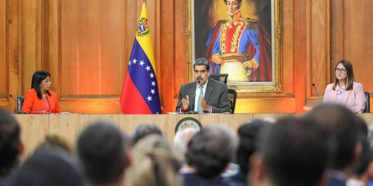 Nicolás Maduro: Solicitar sanciones para la economía venezolana es un crimen contra todo un país
