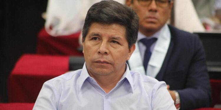 Expresidente Castillo, en huelga de hambre, es evacuado a un hospital por deshidratación