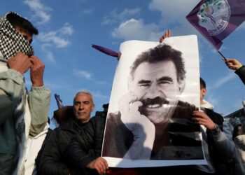 Insurgentes kurdos declaran el alto el fuego en su insurgencia de 40 años en Turquía