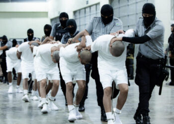 La Casa Blanca divulga los nombres de los nuevos deportados a la megaprisión de El Salvador