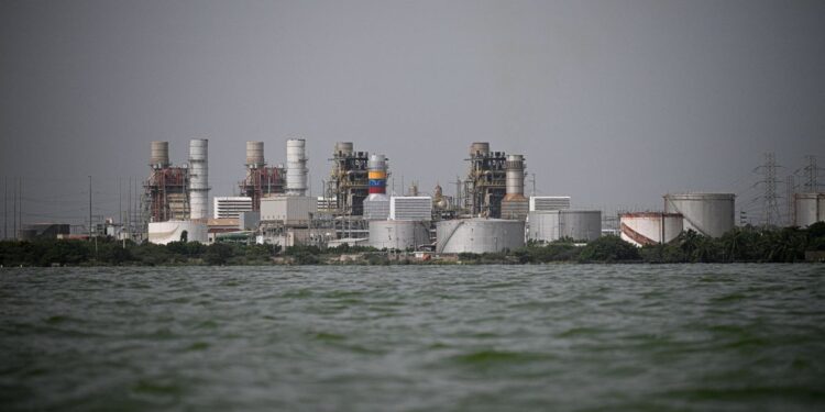 Dirigentes políticos agradecen aumento de presión al régimen chavista