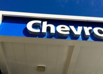 Trump evalúa extender la licencia de Chevron para que siga operando en Venezuela, según WSJ