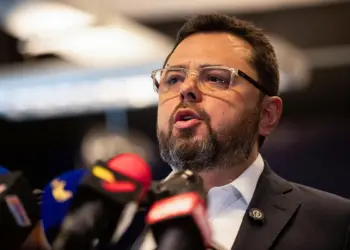 Antonio Ecarri insiste en dolarizar la economía venezolana ante nueva devaluación