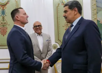 EEUU y Venezuela acuerdan reinicio de vuelos de repatriación de migrantes a Caracas