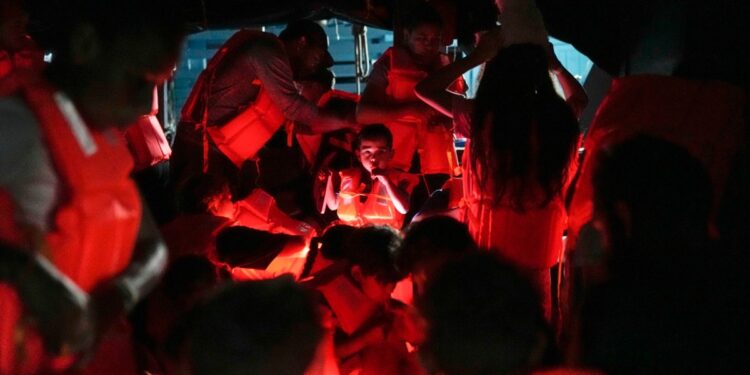 Arrestan a dos sospechosos por el tráfico de 20.000 inmigrantes en Los Ángeles