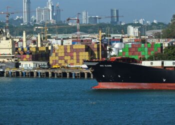 Compra de puertos de ambos lados del Canal de Panamá pondría fin a amenaza por presencia china
