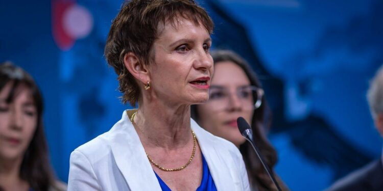 Renuncia la ministra del Interior de Chile, ¿un paso hacia La Moneda?