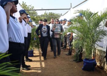 Exhuman restos mortales del Dr. Humberto Fernández-Morán para su trasladado al Panteón