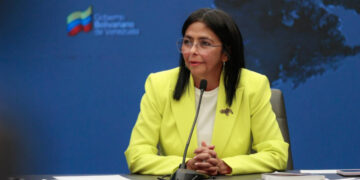 Delcy Rodríguez denuncia que Guyana «persiste en violentar la legalidad internacional al disponer de un mar pendiente por delimitar”
