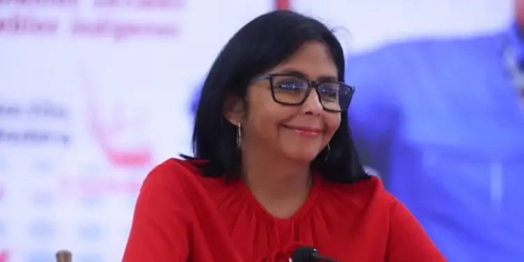 Delcy Rodríguez reitera que El Salvador «está obligado» a informar sobre migrantes venezolanos