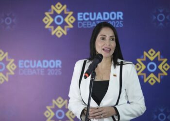 Ecuador: Luisa González reconocerá a Maduro como presidente y evita calificar a Venezuela de «dictadura»