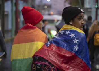Venezolanos en EEUU, indignados por las deportaciones: temen ser encarcelados en El Salvador o ser presos políticos en su país