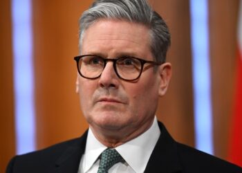 Starmer asegura que Putin deberá sentarse «tarde o temprano» en la mesa de negociación